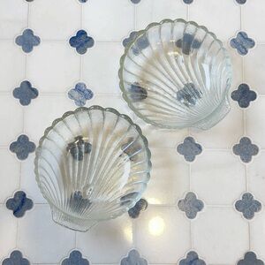 Elegant Shell-Shaped Glass Bowls